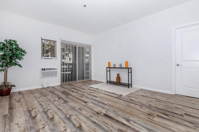 Photo - Paloma Vista