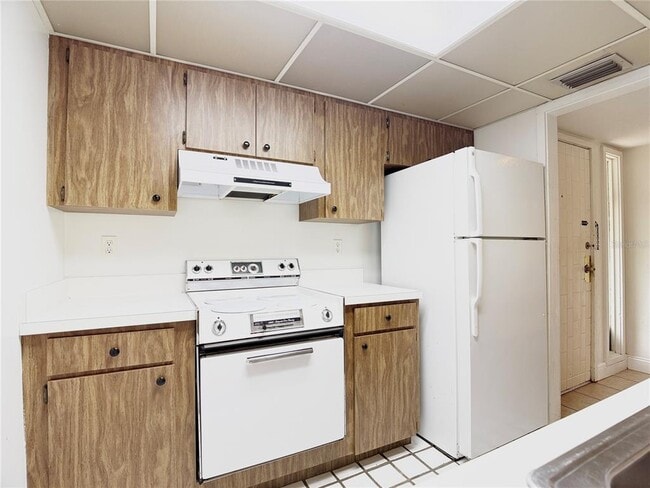 Photo - 3033 Camelot Dr Unit 303