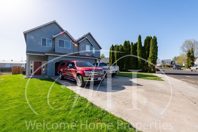 Building Photo - Enjoy the Open Floor Plan and Generous Sto... Unit 23 Earl Rental
