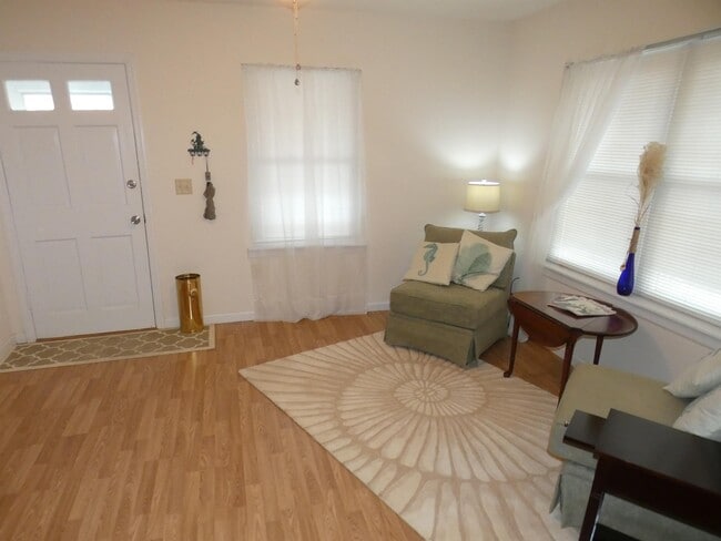 Photo - 930 Bryant Ave