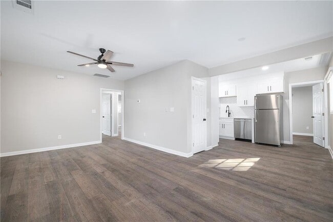 Photo - 896 Oakland Dr SW