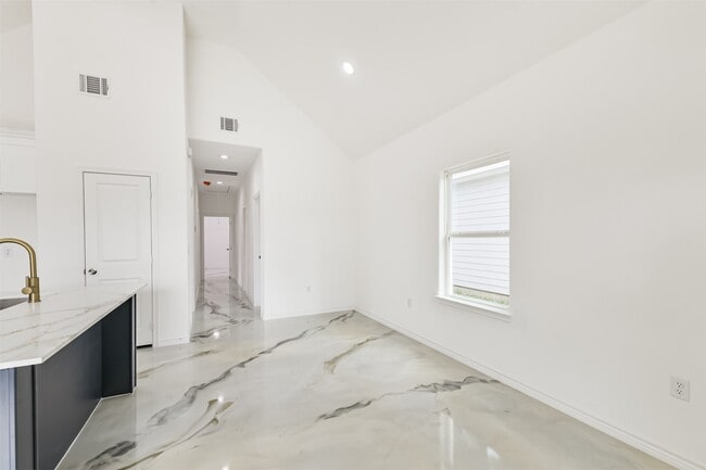 Photo - 16922 W Forrestal