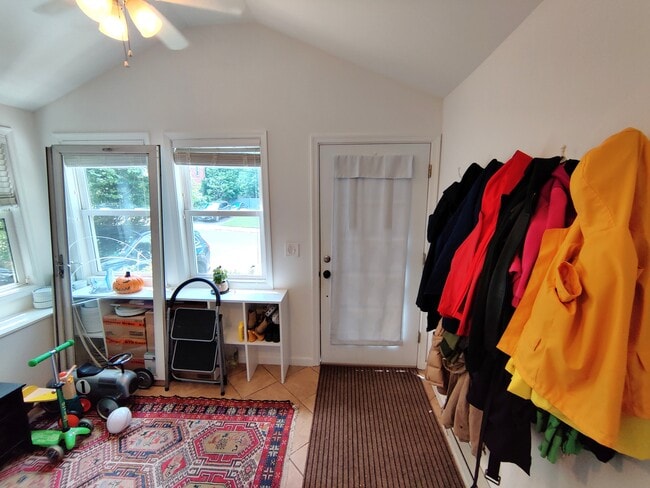 Photo - 5837 Edgehill Dr