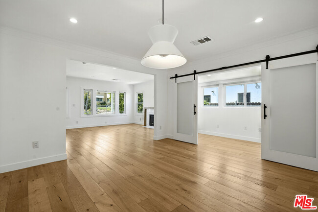 Photo - 1054 S Plymouth Blvd Casa