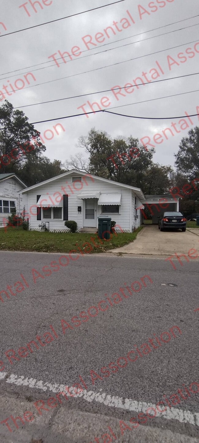 Building Photo - 204 Magnolia St