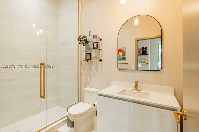 2678 Tigertail Ave Unit 202