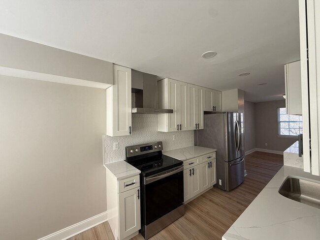Photo - New Everything 4BR Townhome with Private Lower Level Suite | Stainless Kitchen | LVP + New Carpet...