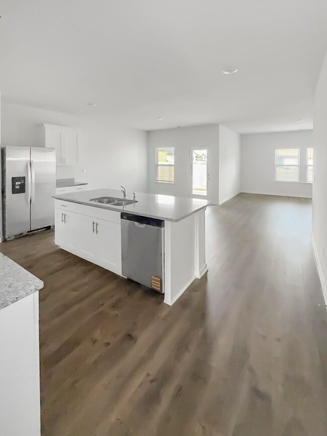 Photo - 275 Kipling Dr