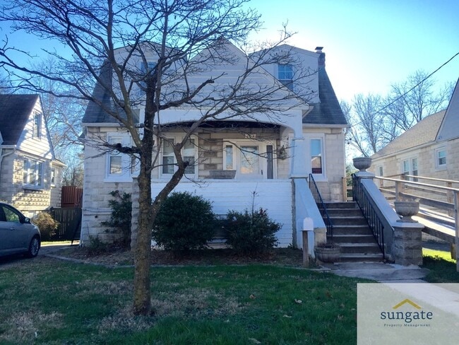 Building Photo - 3043 Pinewood Ave Unit 1