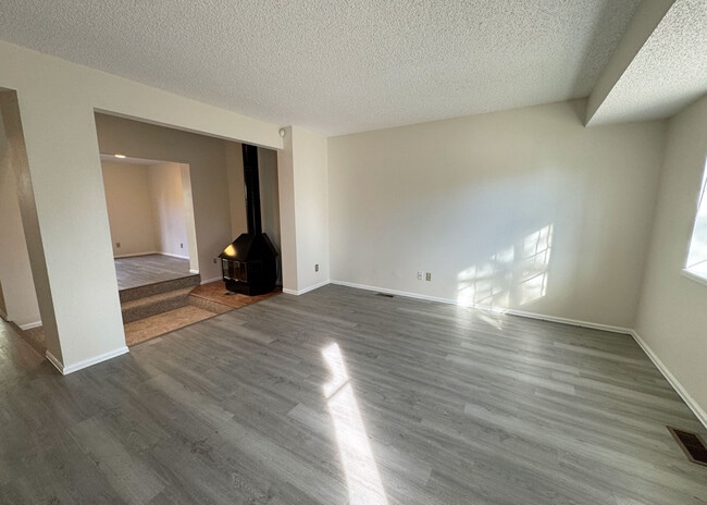 Photo - 965 London Green Way