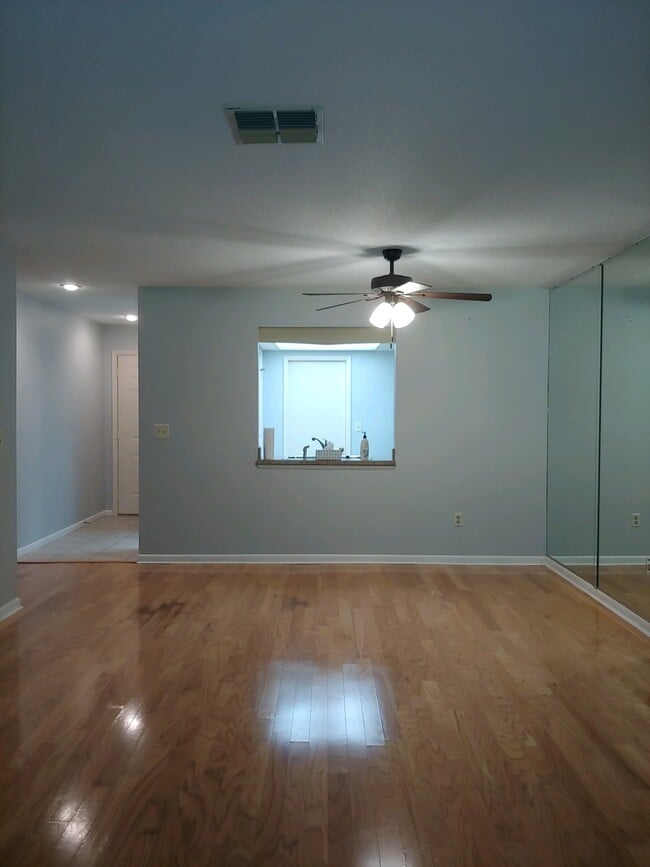 Photo - 63 Douglas St Unidad 11