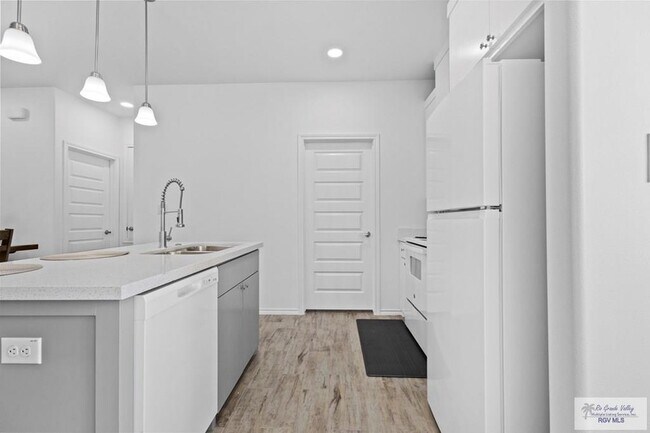 Photo - 422 Arroyo Ln