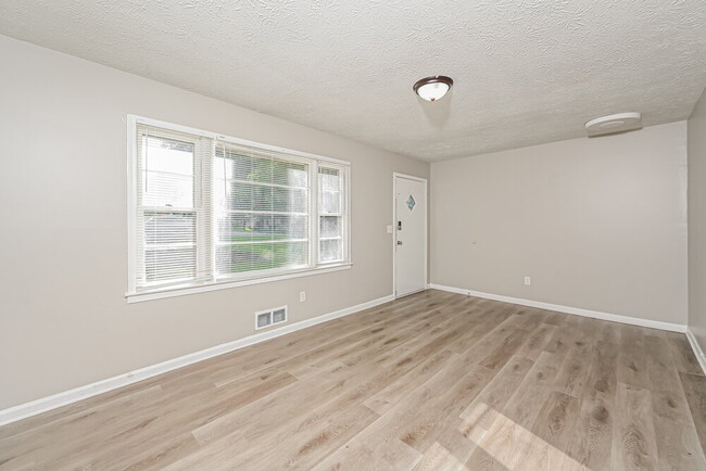 Photo - 355 Arcadia Pl SW