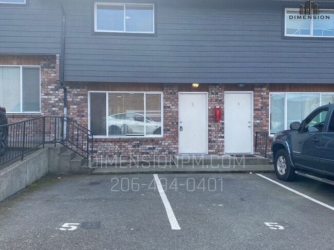 Building Photo - 1601 N. LaVenture Rd