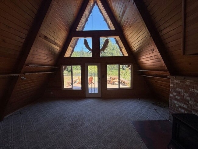 This cutie has a fresh interior paint job! - This cutie has a fresh interior paint job! House