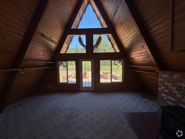 Building Photo - This cutie has a fresh interior paint job! Rental