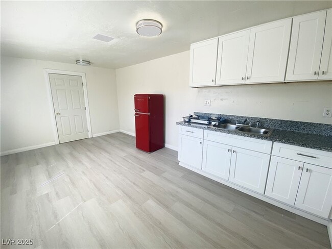 Building Photo - 1871 Shadow Mountain Pl Unit 4