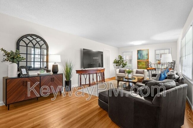 Photo - 2438 Apricot Ln