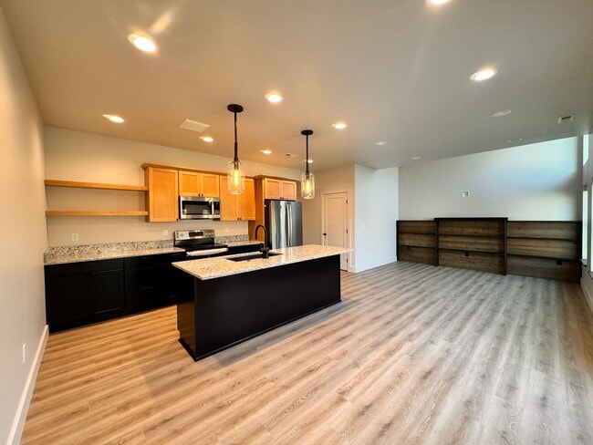 Building Photo - Modern 3-Bedroom Townhome in the Heart of ...