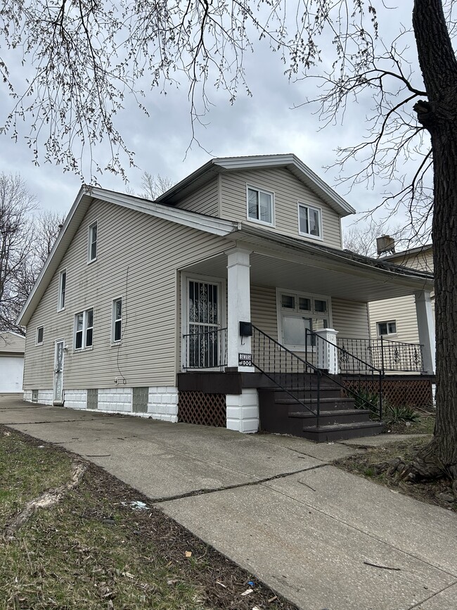 Photo - 3925 E 120th St House
