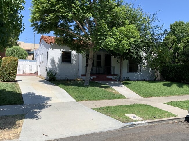 Photo - 4772 Edgeware Rd