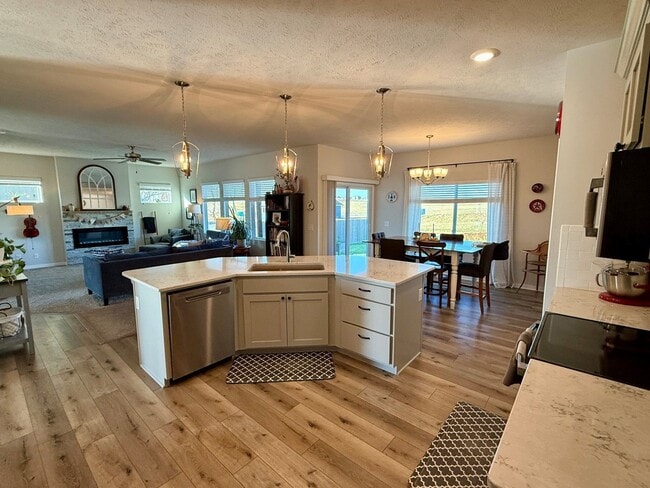 Photo - Home For Rent In Papillion