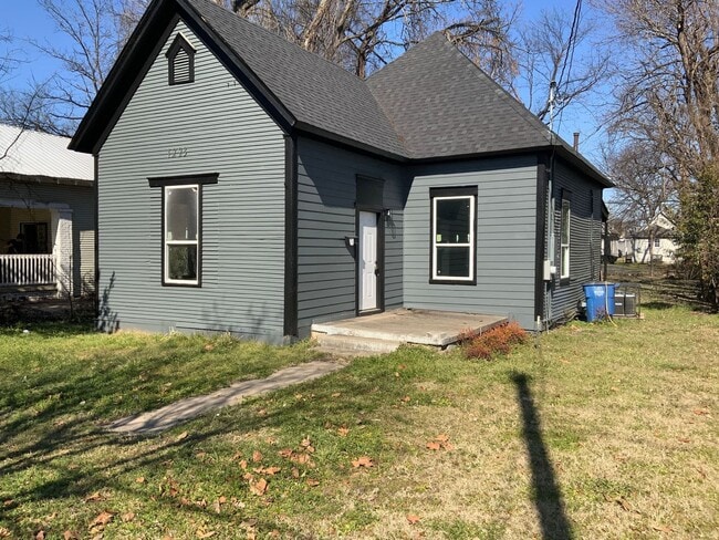 Building Photo - 1223 W 10th St