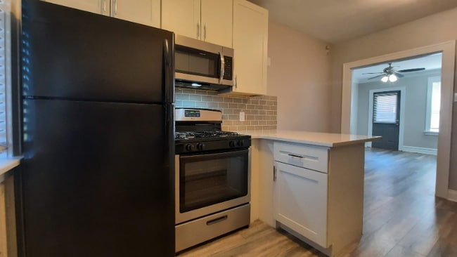 Photo - 1003 Art Hill Pl