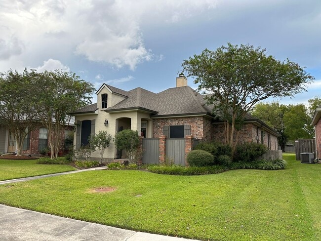 Photo - Welcome to Southlake Plantation in Youngsv...