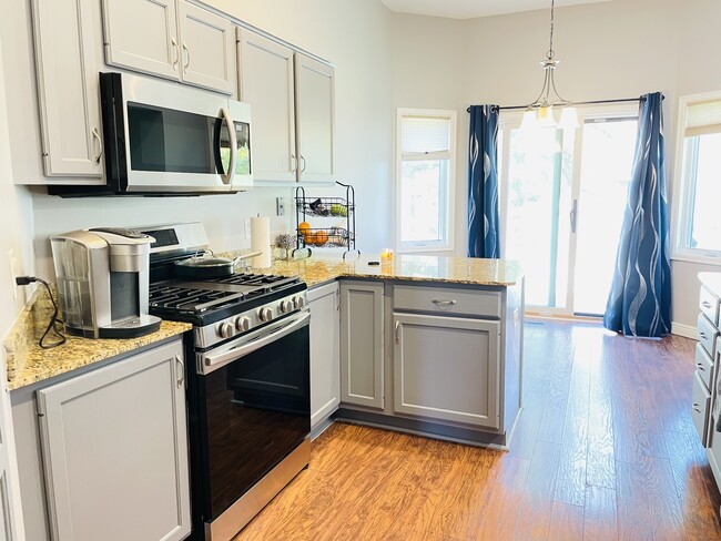 Kitchen - 16133 Logarto Ln