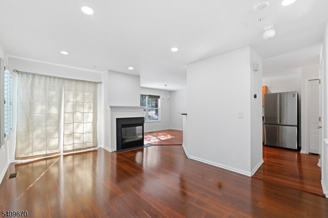 Photo - 402 Dalton Ct