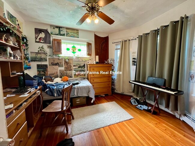 Photo - 102 W Adams St