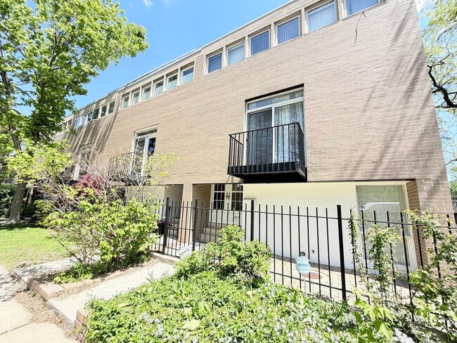 Photo - 5557 S Harper Ave