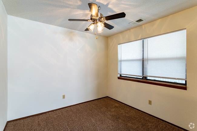 2BR / 2BA Large (Classic) - 1,007 SF