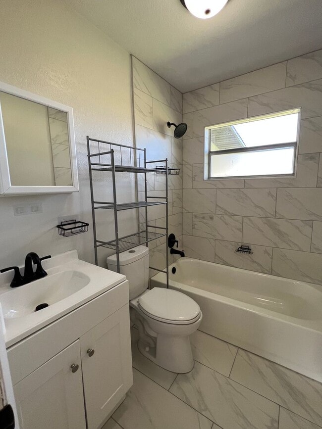 Photo - 2/1 Duplex