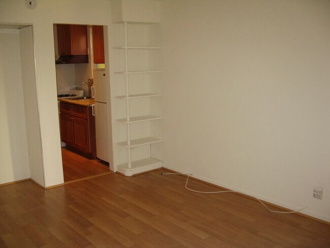 Photo - 10625-10631 Eastborne Ave