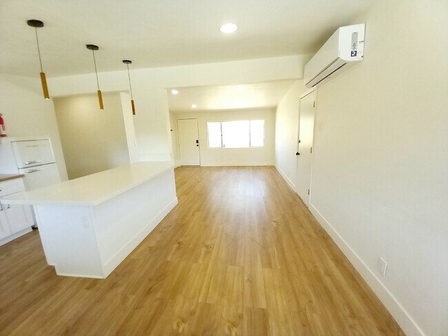 Photo - Beautifully Renovated 3 bd, 2 ba in Old To... Apartment