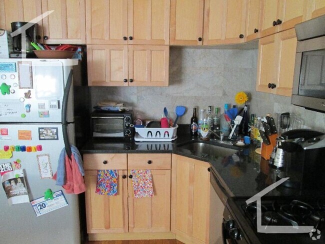 Building Photo - Great Brookline 4 Bed Apartment