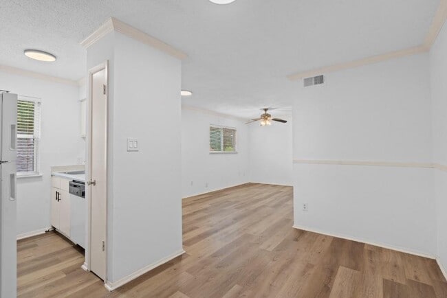 Photo - 4105 Speedway Apartment Unit 204