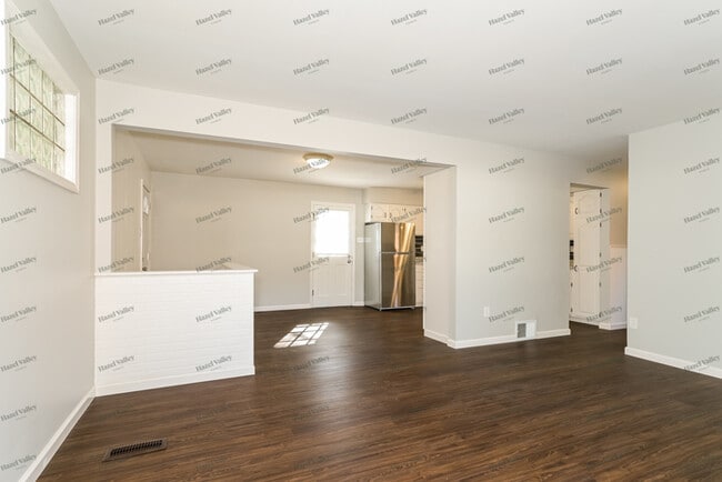 Photo - 1100 Ozment Dr