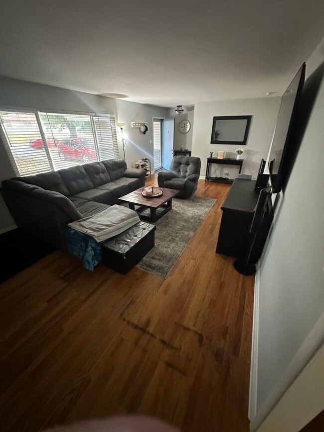 Photo - Brentwood - 3 bedroom, 1.5 bathroom, 1 car...