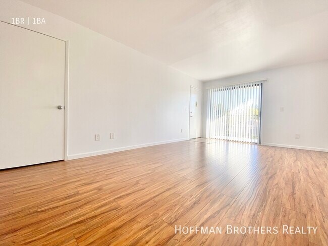 Photo - 10208 Independence Ave Unidad 12