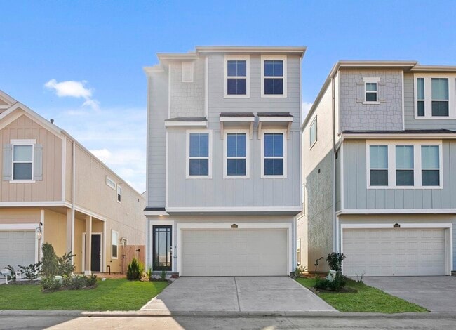 Building Photo - 3206 La Rambla Dr