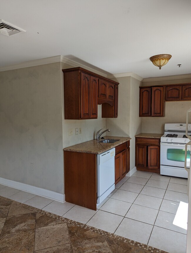 223 Meadow St Apartments Naugatuck, CT