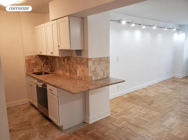 Building Photo - 345 E 56th St Rental