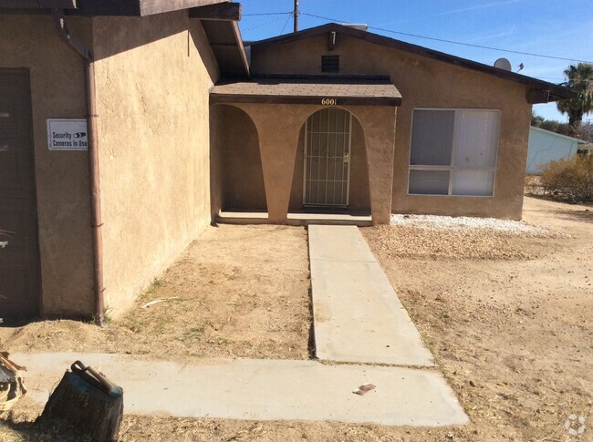 Building Photo - Nice 3 Bedroom 2 Bath  with Washer/Dryer Rental