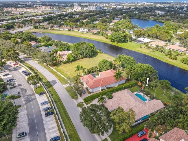 Photo - 3700 Embassy Dr