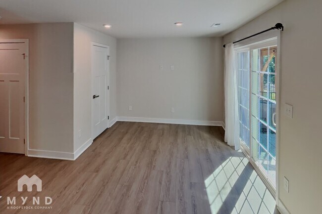 Photo - 2423 Dr Carver Rd