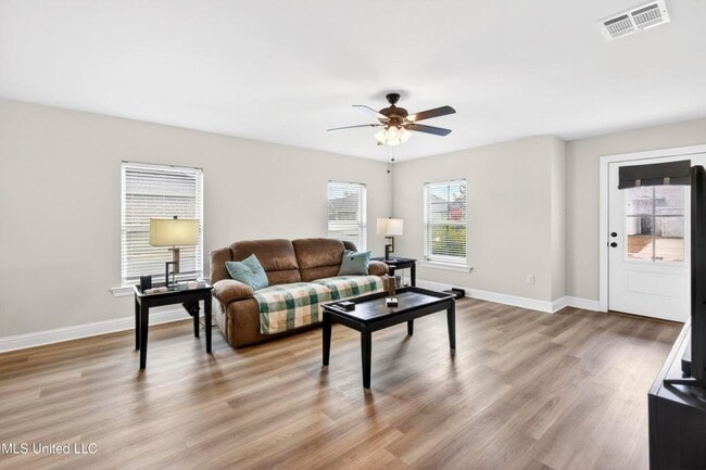Photo - 18102 Evergreen Dr