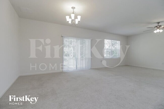 Photo - 893 Taluga Ave SE